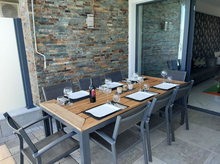 Image No.19-8 Bed Property for sale