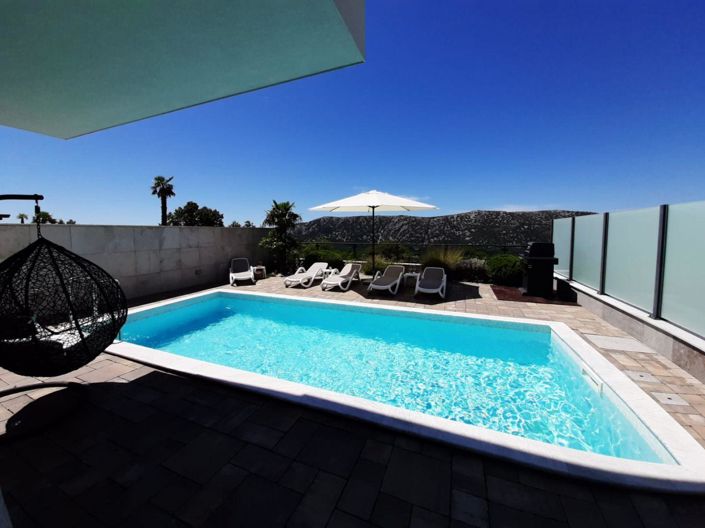 Image No.3-8 Bed Property for sale