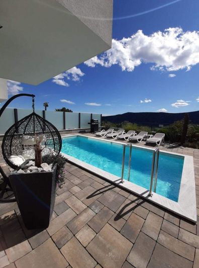 Image No.4-8 Bed Property for sale