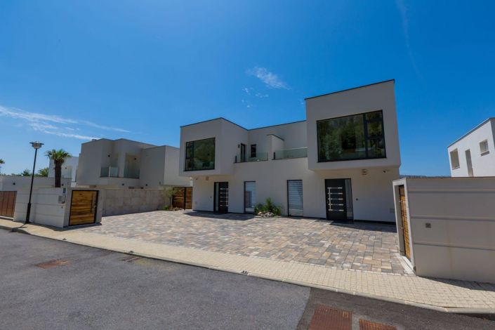 Image No.6-8 Bed Property for sale