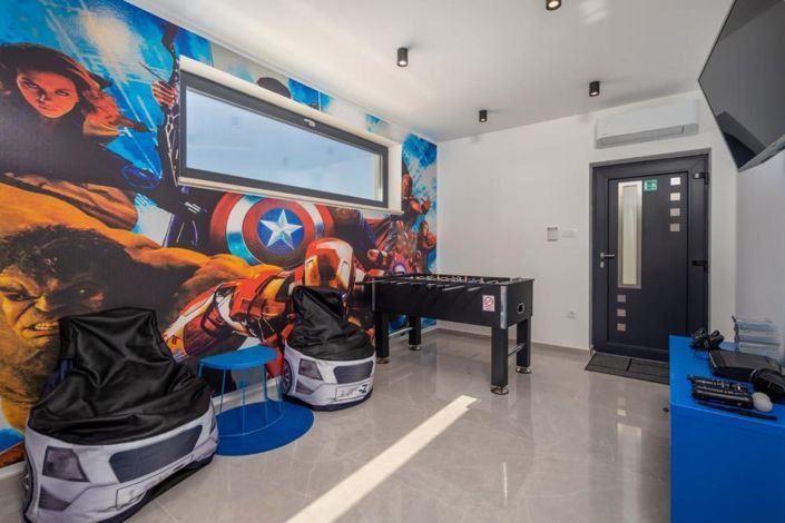 Image No.10-3 Bed Property for sale