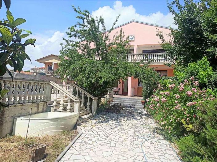 Image No.1-10 Bed Property for sale