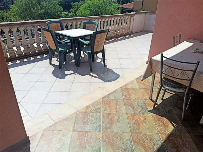 Image No.12-10 Bed Property for sale