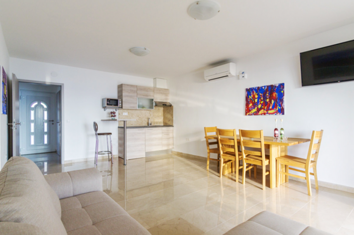 Image No.11-9 Bed Property for sale