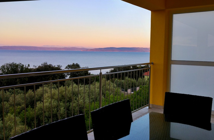 Image No.18-9 Bed Property for sale