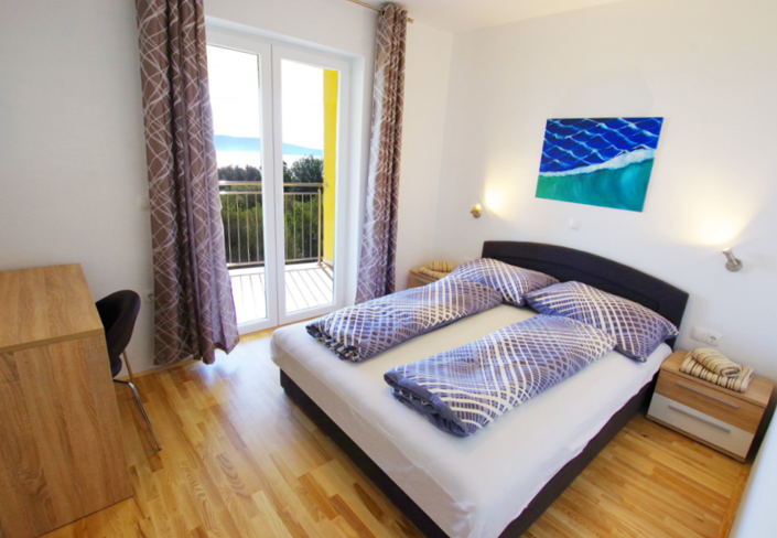 Image No.24-9 Bed Property for sale