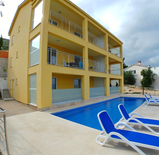 Image No.7-9 Bed Property for sale