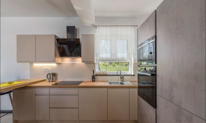 Image No.11-3 Bed Property for sale