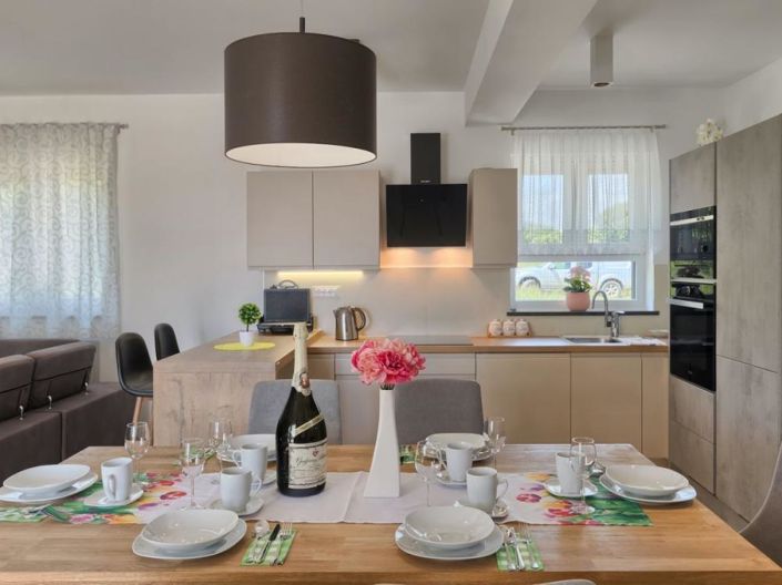 Image No.12-3 Bed Property for sale