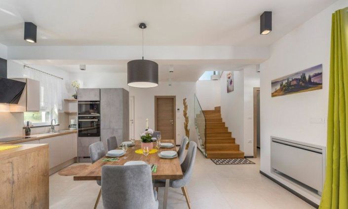 Image No.14-3 Bed Property for sale