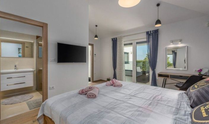 Image No.20-3 Bed Property for sale