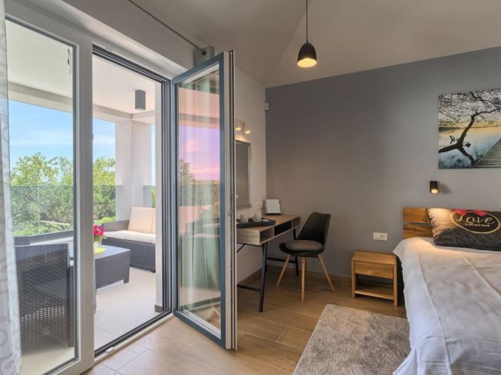 Image No.22-3 Bed Property for sale