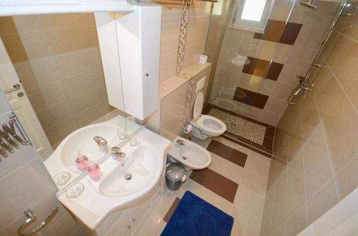 Image No.12-10 Bed Property for sale