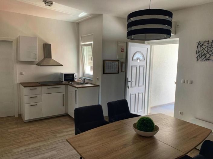 Image No.12-5 Bed Property for sale