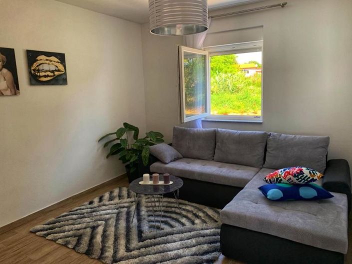 Image No.25-5 Bed Property for sale