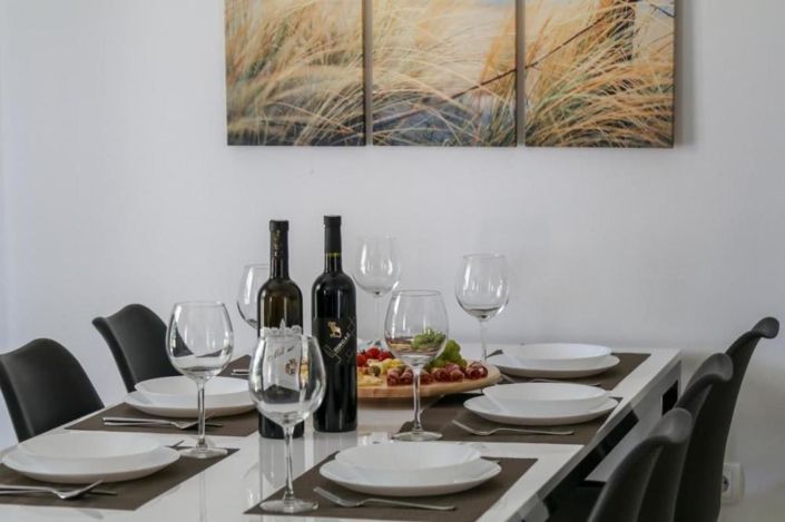 Image No.6-5 Bed Property for sale