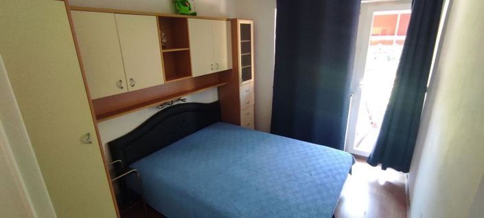 Image No.20-6 Bed Property for sale