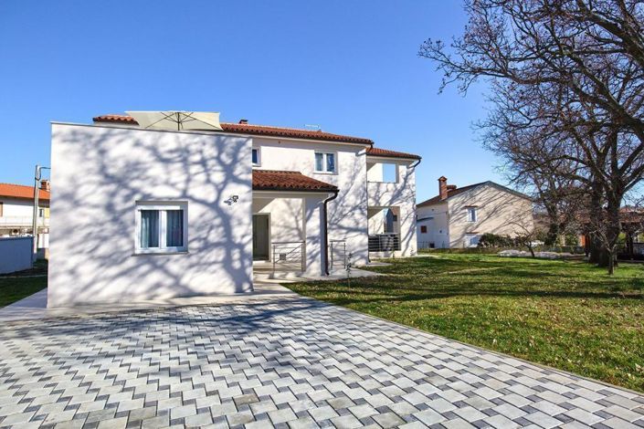 Image No.1-7 Bed Property for sale