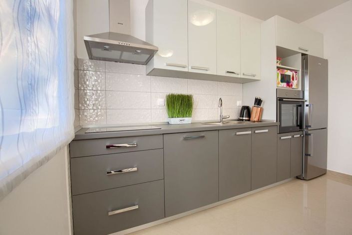 Image No.11-7 Bed Property for sale