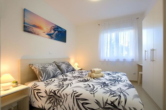 Image No.18-7 Bed Property for sale