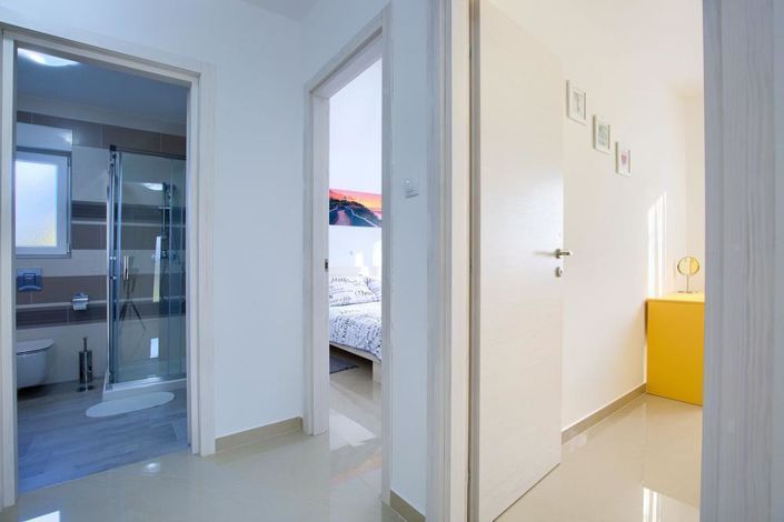 Image No.21-7 Bed Property for sale