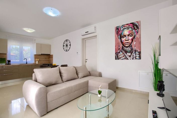 Image No.22-7 Bed Property for sale