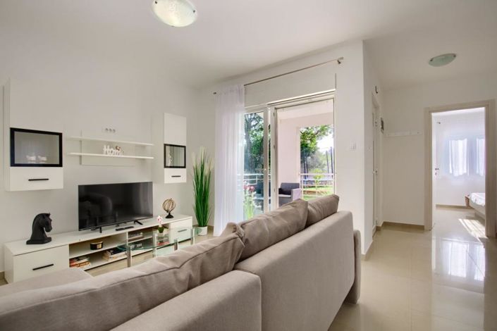 Image No.24-7 Bed Property for sale