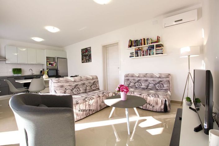 Image No.6-7 Bed Property for sale