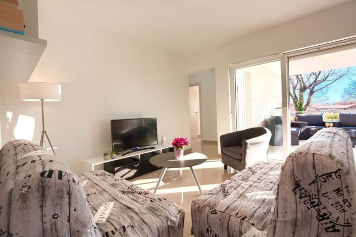 Image No.7-7 Bed Property for sale