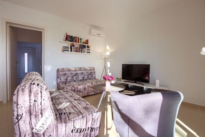 Image No.8-7 Bed Property for sale