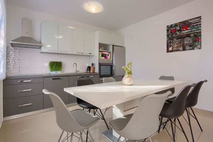 Image No.9-7 Bed Property for sale