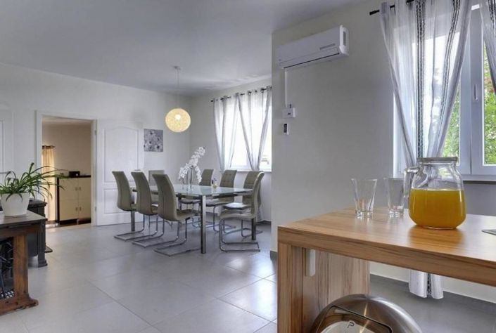 Image No.11-5 Bed Property for sale