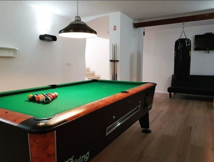 Image No.14-5 Bed Property for sale