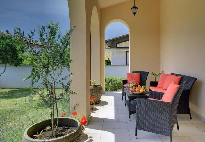 Image No.24-5 Bed Property for sale