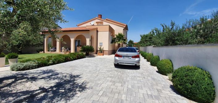 Image No.6-5 Bed Property for sale