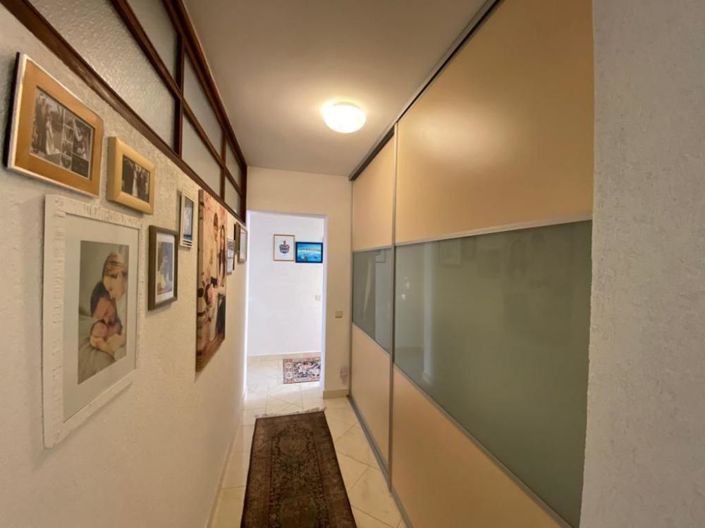 Image No.10-10 Bed Property for sale