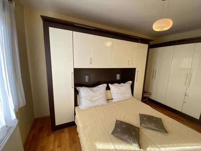 Image No.11-10 Bed Property for sale