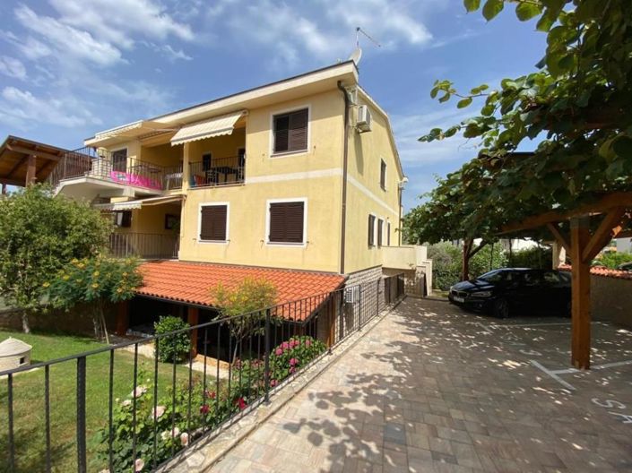 Image No.2-10 Bed Property for sale