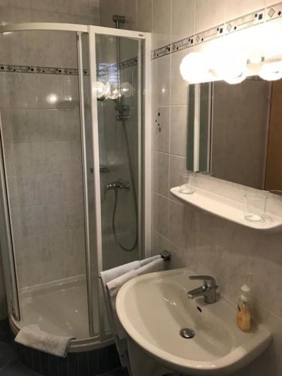 Image No.24-10 Bed Property for sale