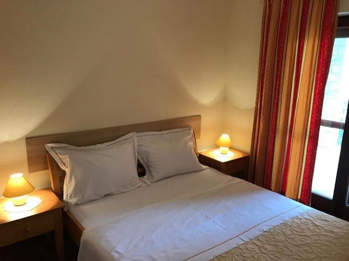 Image No.25-10 Bed Property for sale