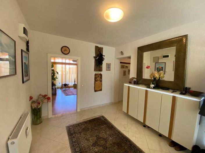 Image No.9-10 Bed Property for sale