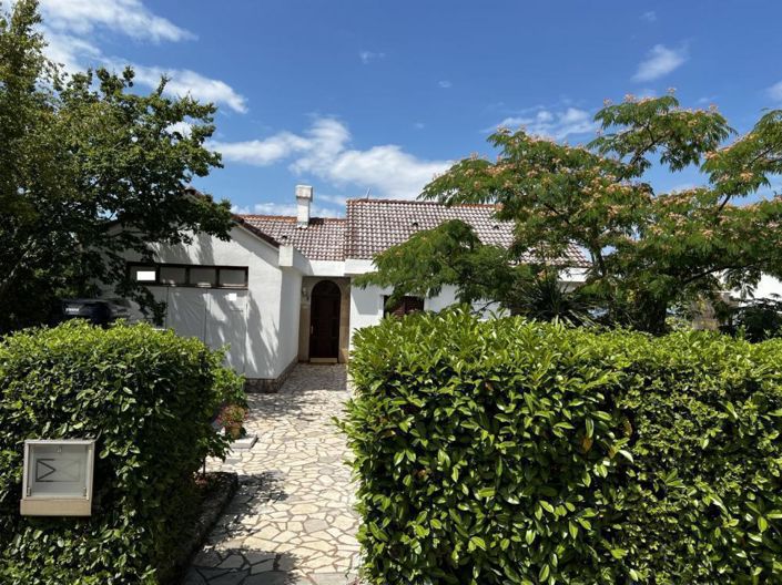 Image No.2-7 Bed Property for sale