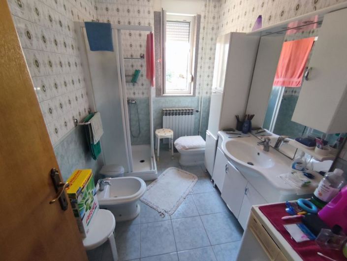 Image No.17-12 Bed Property for sale