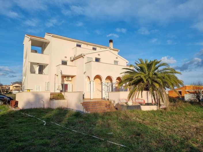 Image No.1-12 Bed Property for sale