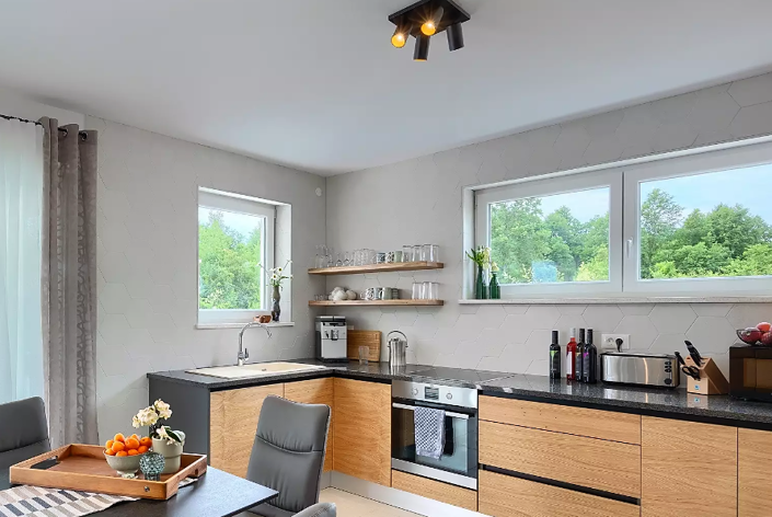 Image No.10-3 Bed Property for sale