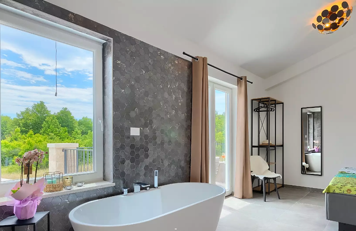 Image No.15-3 Bed Property for sale