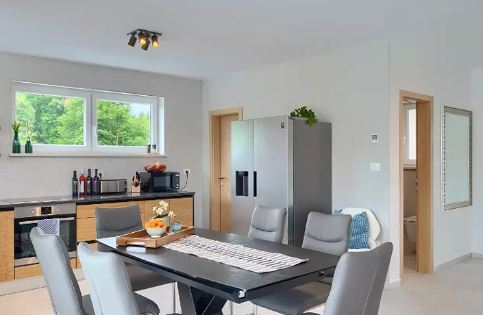 Image No.8-3 Bed Property for sale