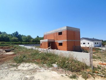 1 - Labin, Property