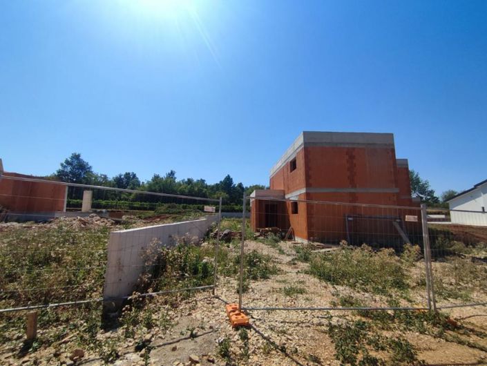 Image No.2-4 Bed Property for sale