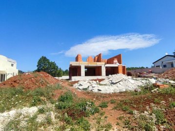 1 - Labin, Property